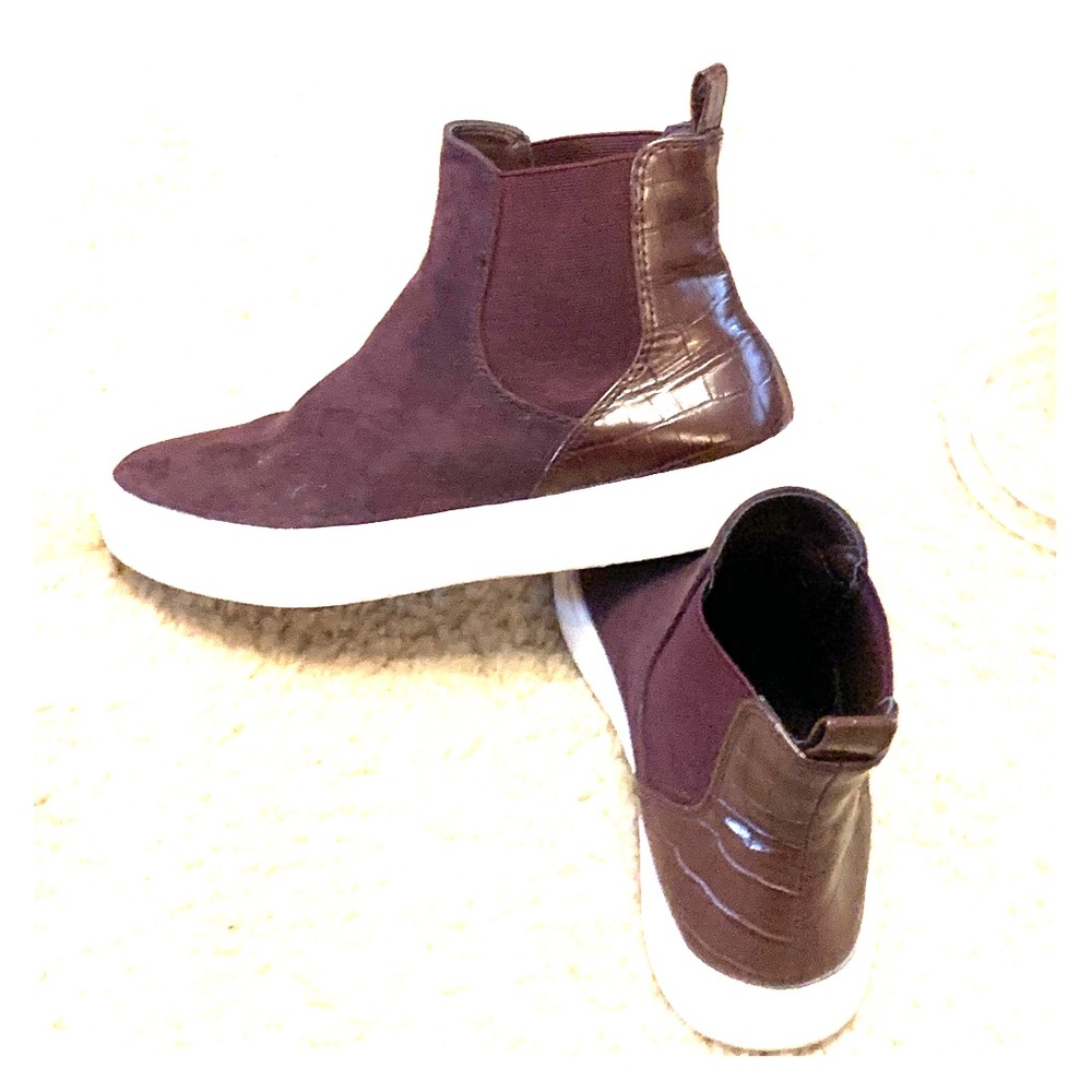 Burgundy fashion sneaker